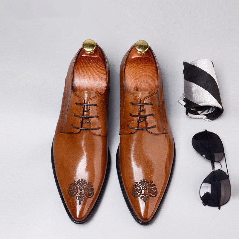 Pointed carved leather shoes