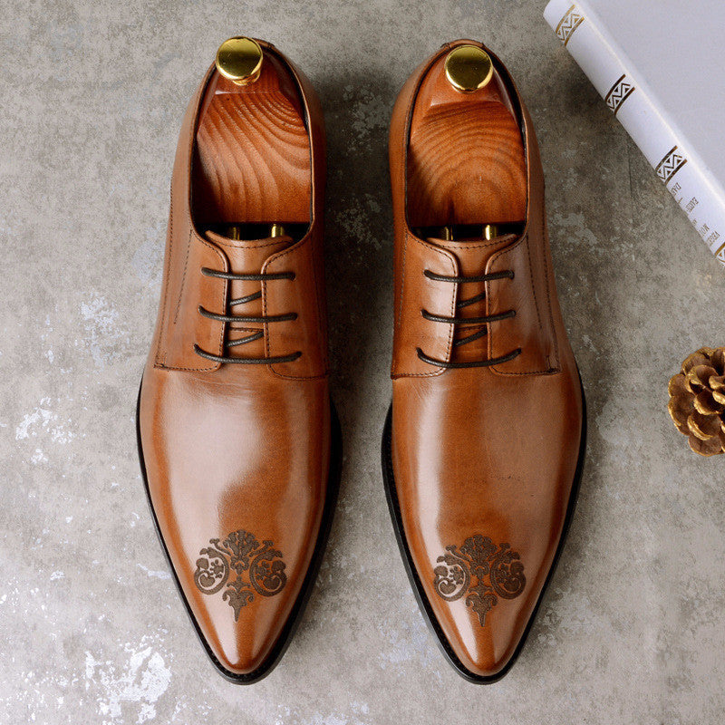 Pointed carved leather shoes